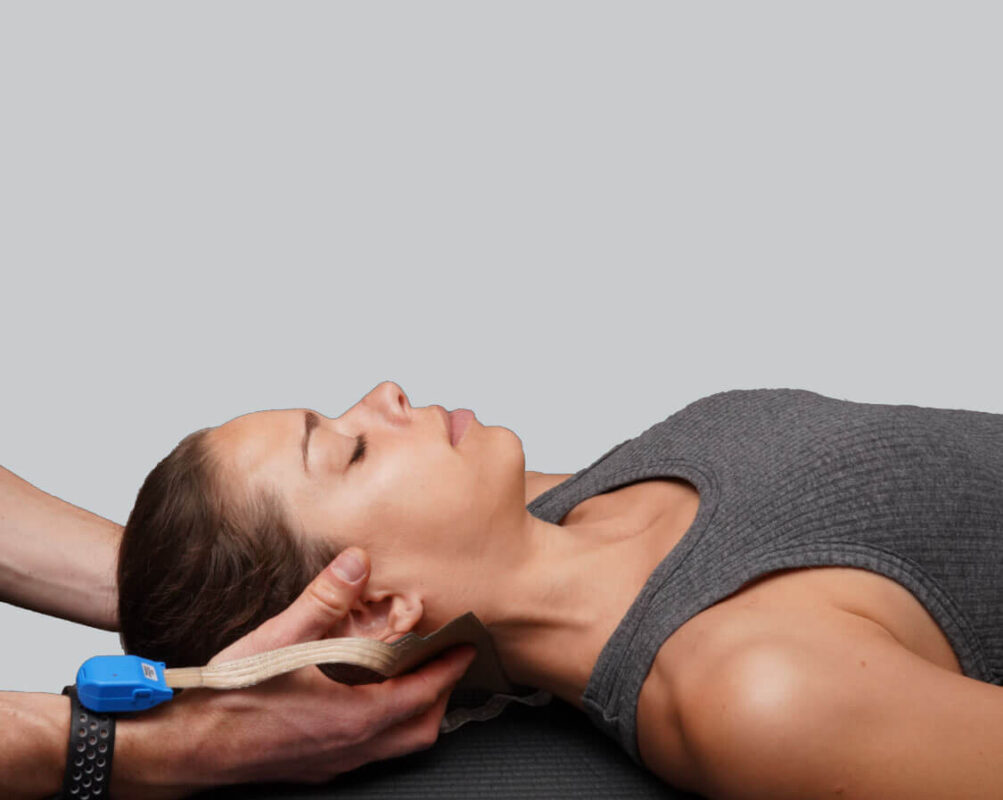Optimizing applied force during manual therapy